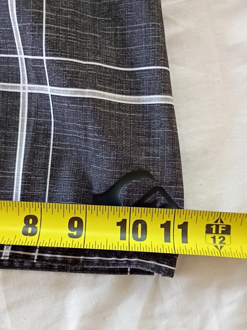 NWOT Quiksilver Men’s Black Plaid Boardshorts Size 34x21 Summer Swim